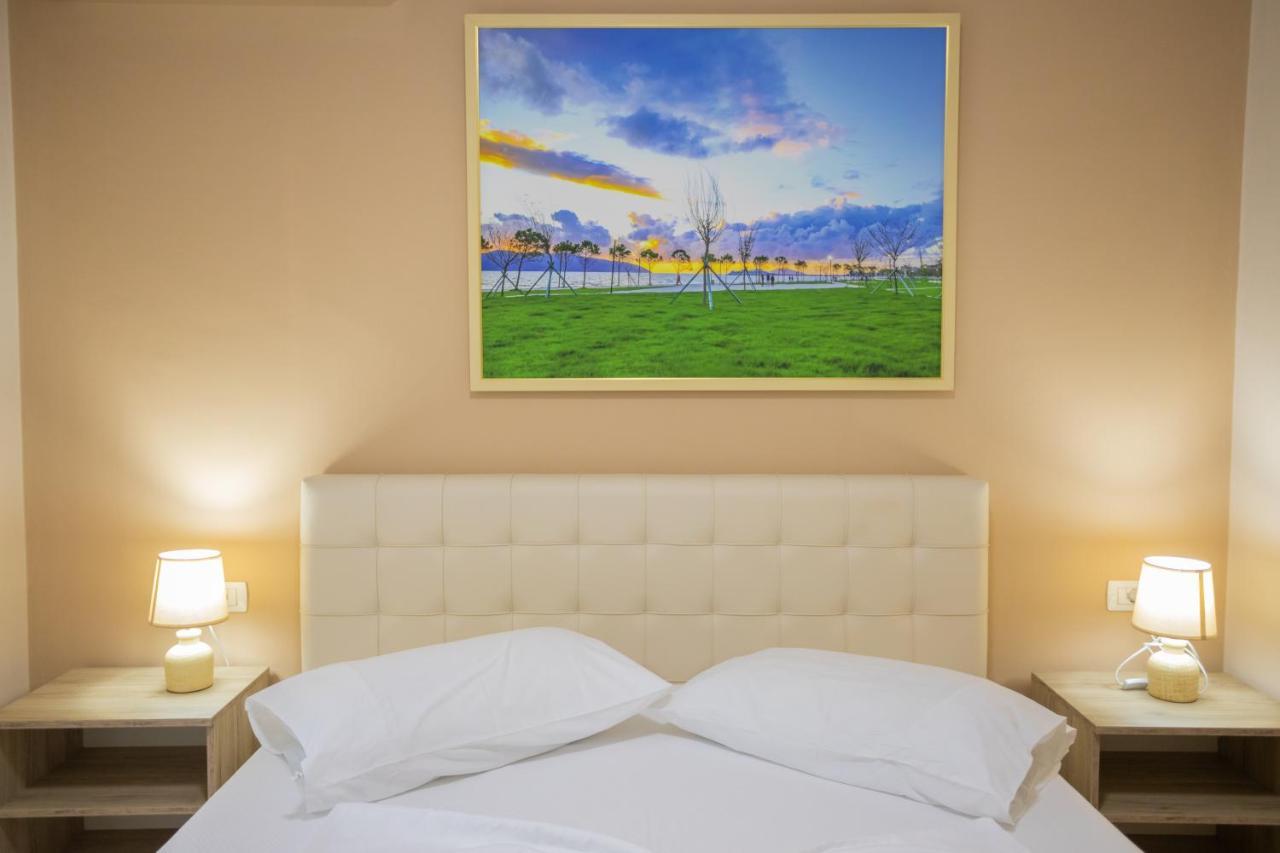 Jordan'S Hotel Vlore Exterior photo
